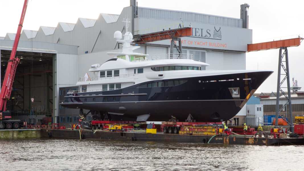 Lots going on in the Amels docks