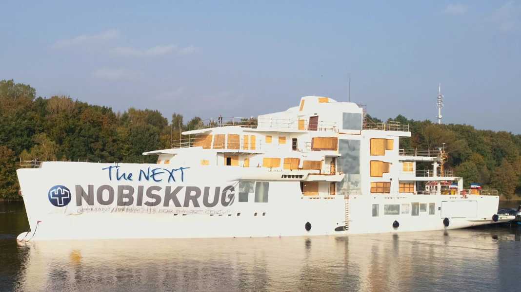 Nobiskrug moves 80-metre "glass yacht"