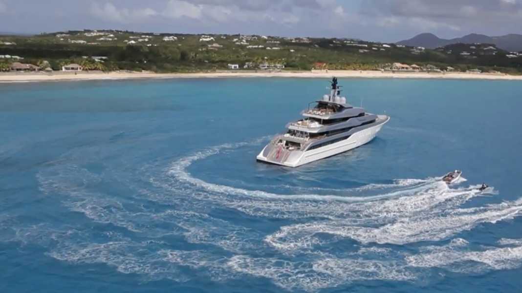 Video: 78-Meter-Feadship "Tango" in der Karibik