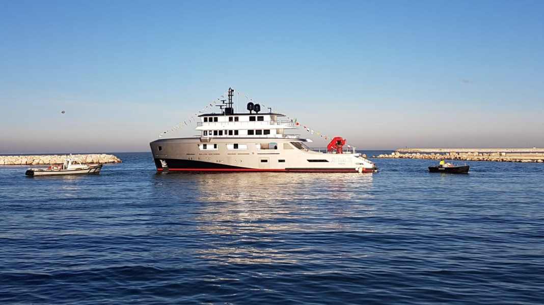 Floating 42-metre property