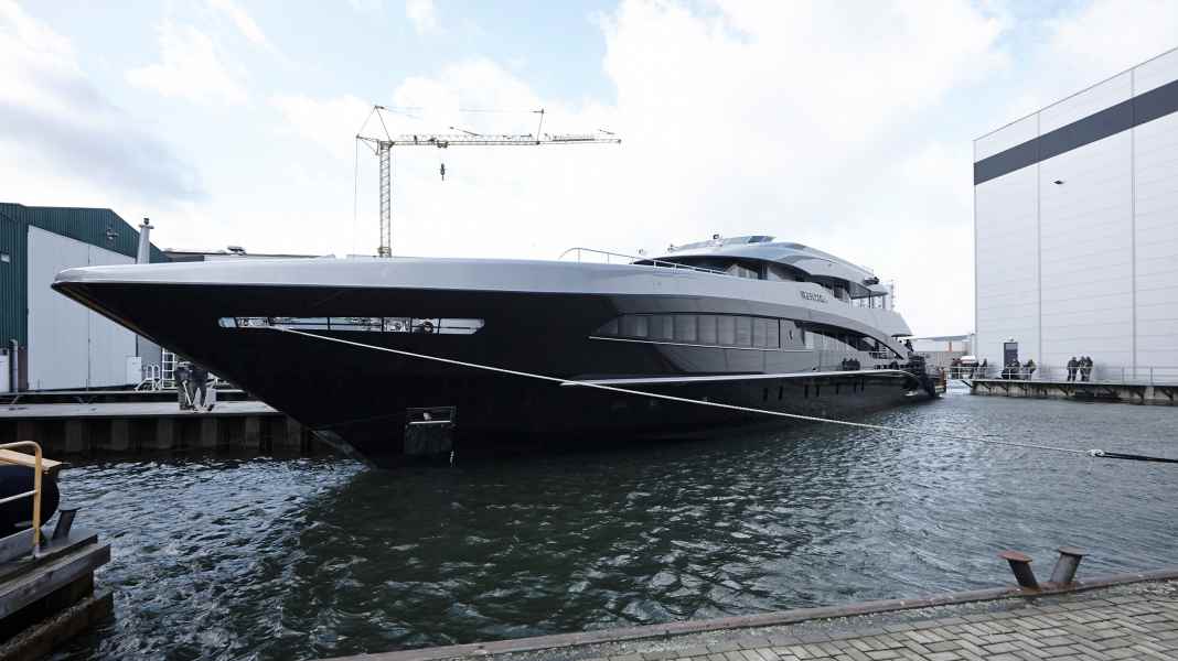 Heesen launched "Ventura" into the water