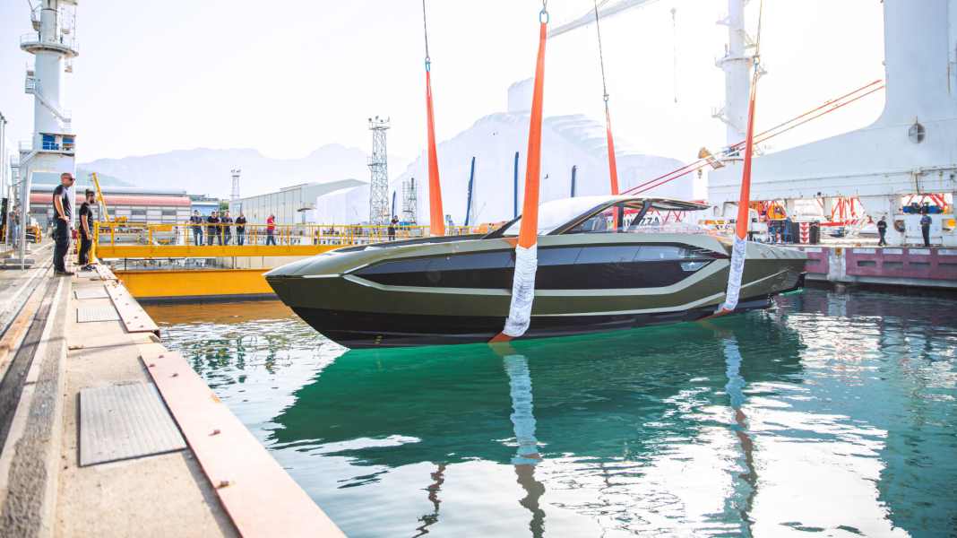 19-Meter-Karbonbolide: Erste Tecnomar for Lamborghini 63 gelauncht