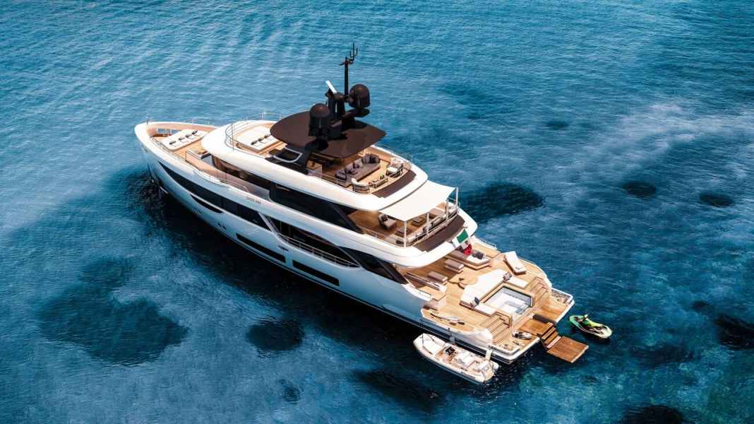 Die erste Oasis 34M schwimmt