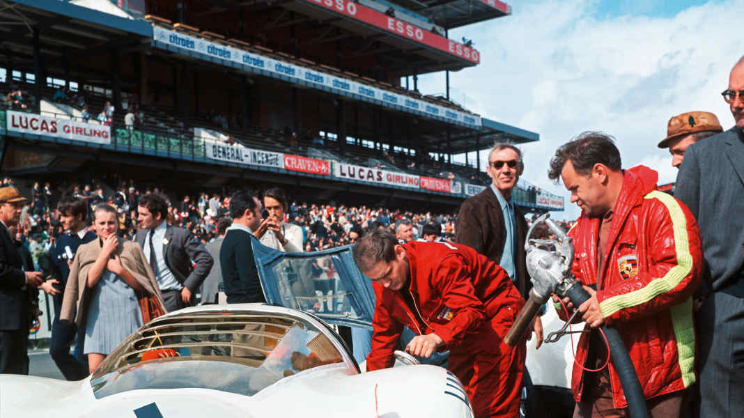 Porsche-Freunde: Der Motoren-Magier