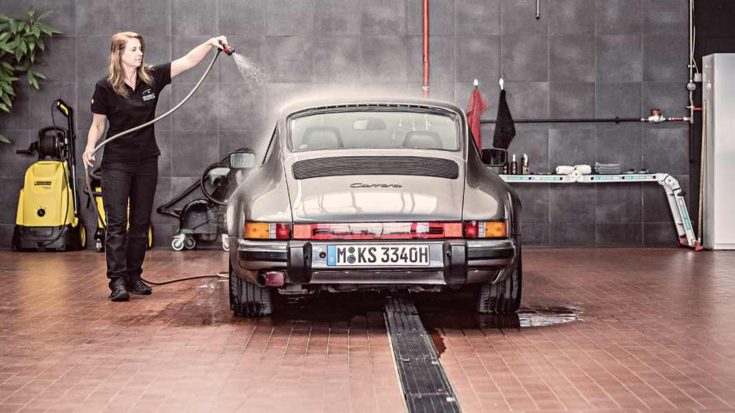 Porsche-Pflege: Raus mit euch!