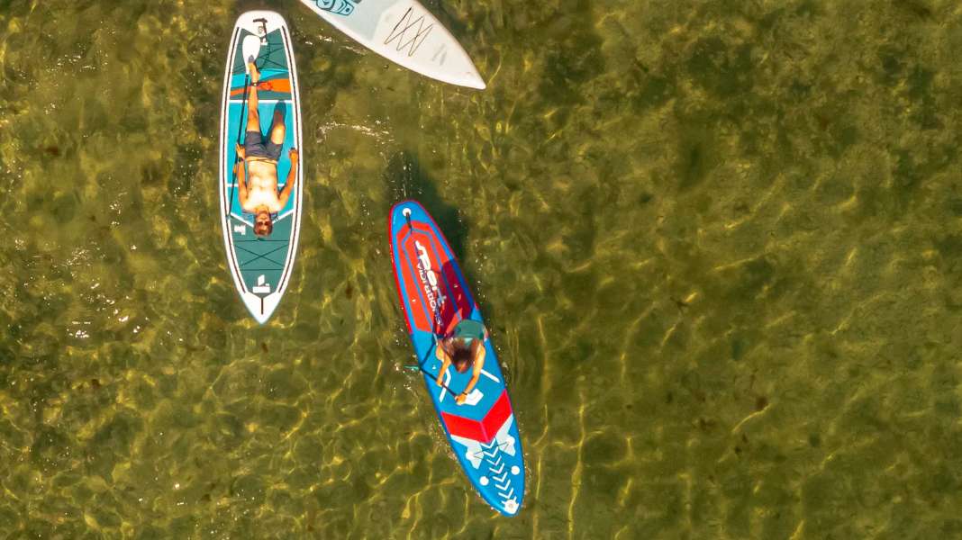iSUPs und aufblasbare Wing-Boards: Was tun mit dem aufblasbaren SUP in der Sonne?