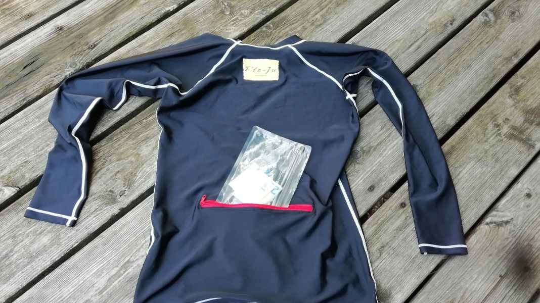 Novelty: Lycra with waterproof pocket