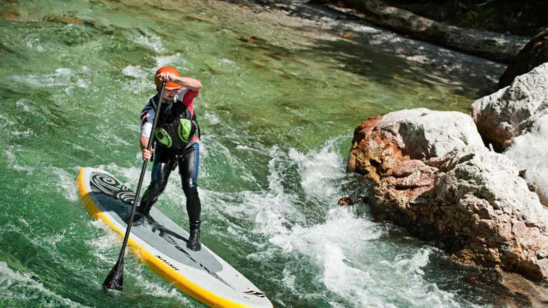 SUP whitewater riding technique for beginners