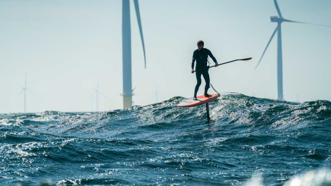Casper Steinfath wants to travel from Denmark to Sweden with SUP Foil