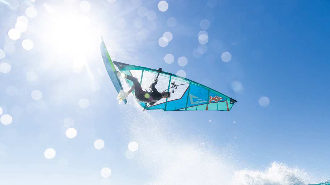 The backloop in windsurfing - the best tips from Flo Jung