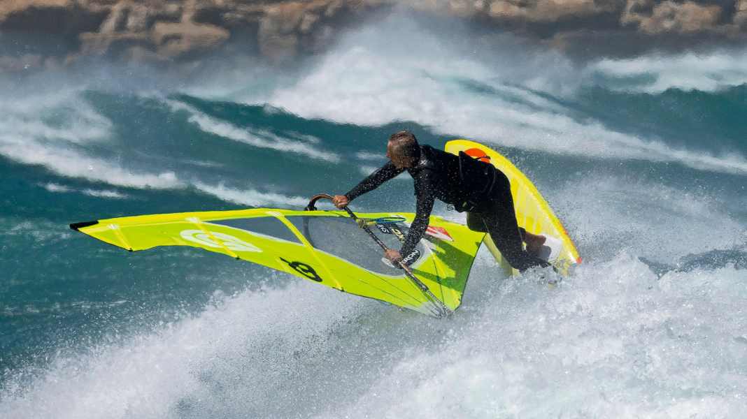 Fahrtechnik: Backside Waveriding - so reitet ihr Wellen nach Luv ab