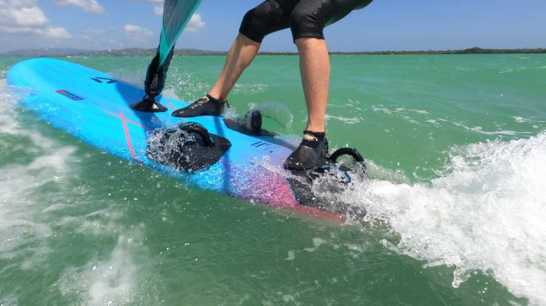 Surfschuhe für den Sommer: Atan und Wetty im Test