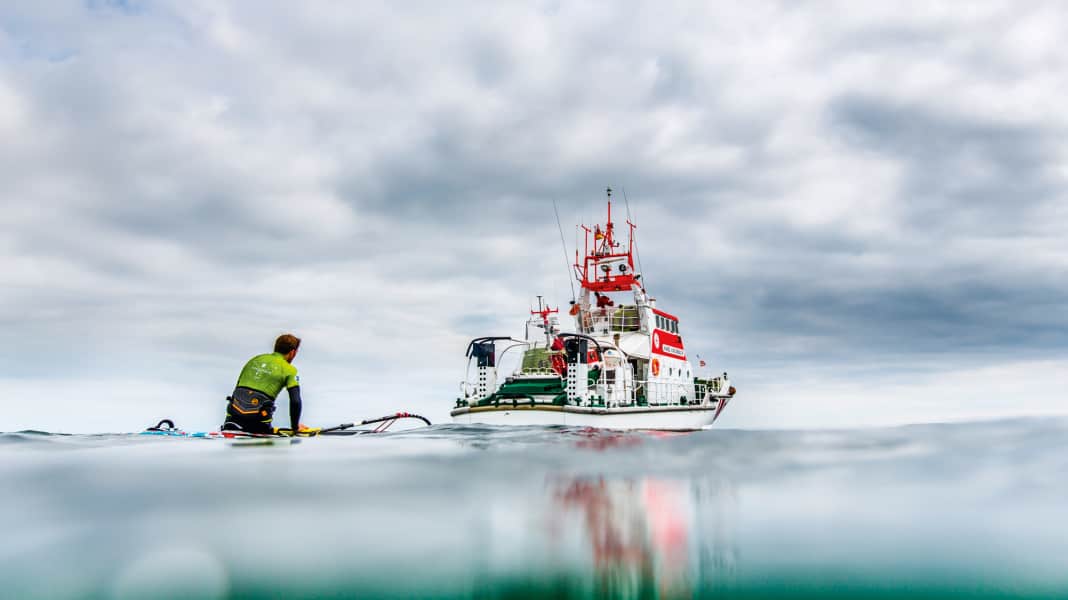 Windsurfing safety: How to behave correctly in an emergency