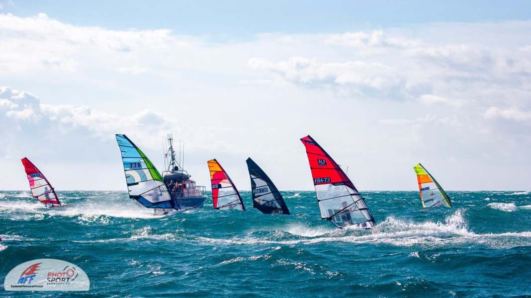 Mondial du Vent: IFCA Slalom-WM für Finne und Foil in Leucate mit Top-Besetzung