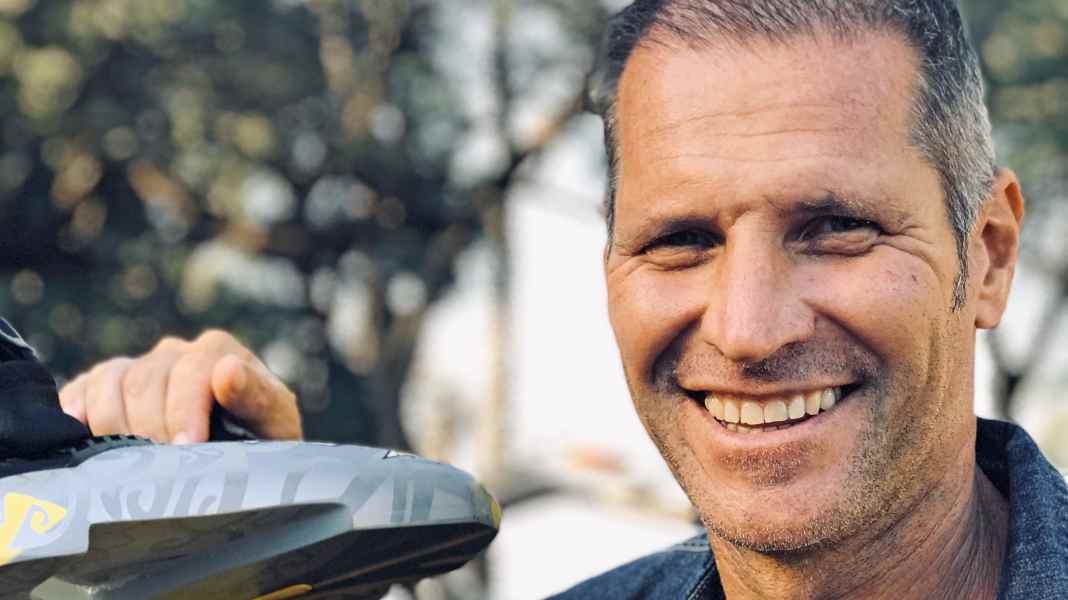 Michi Schweiger: vom Surflehrer zum Entwickler bei Robby Naish