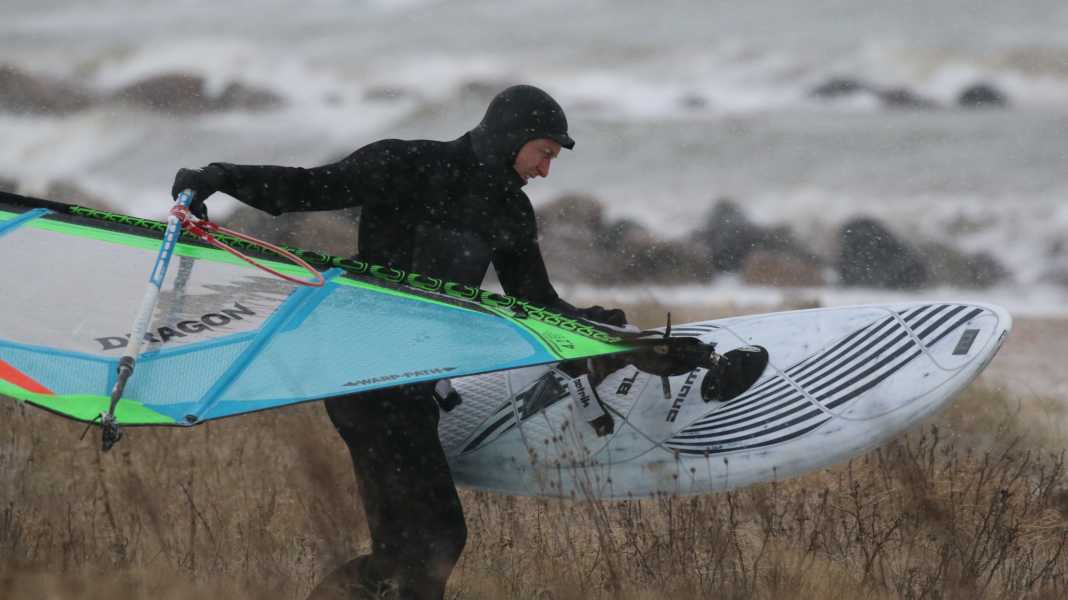 Winter neos put to the test: these are the warmest surf suits for men