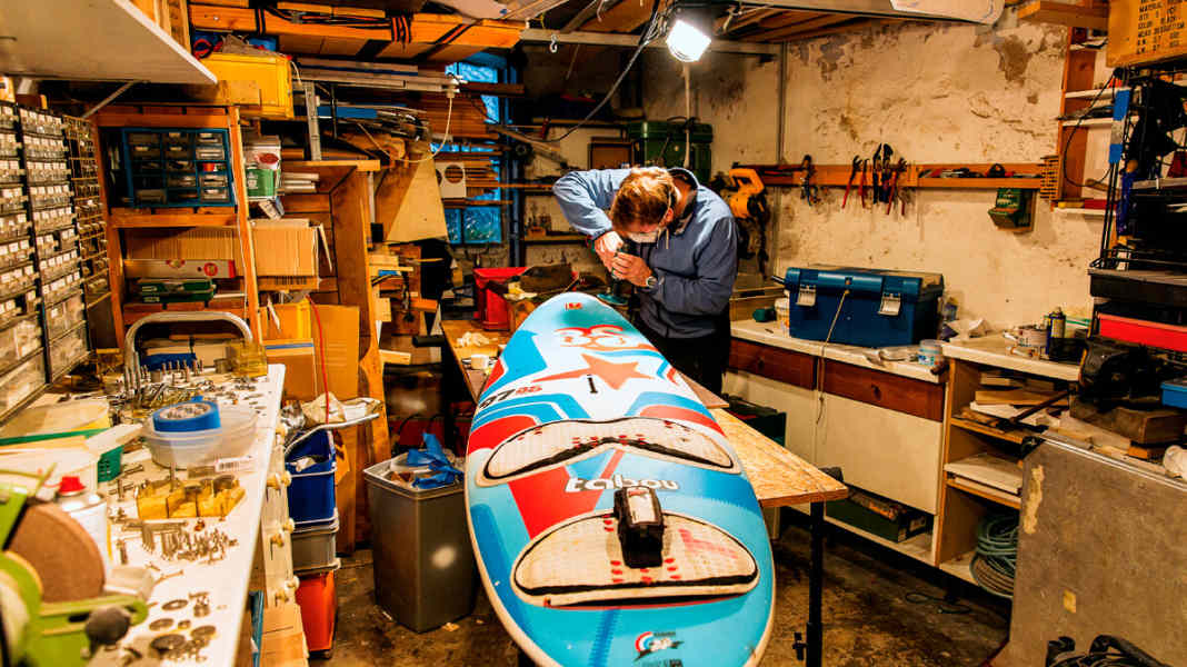 Workshop: Repairing windsurf boards - all the tips in the workshop