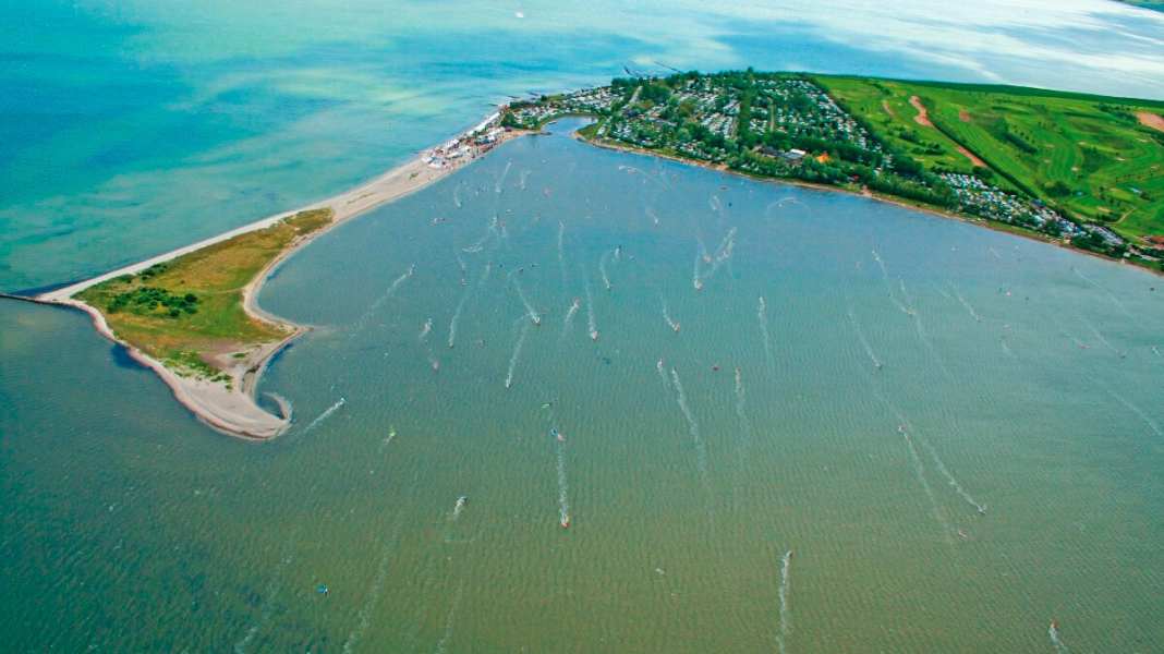 The best spots for windsurfing beginners
