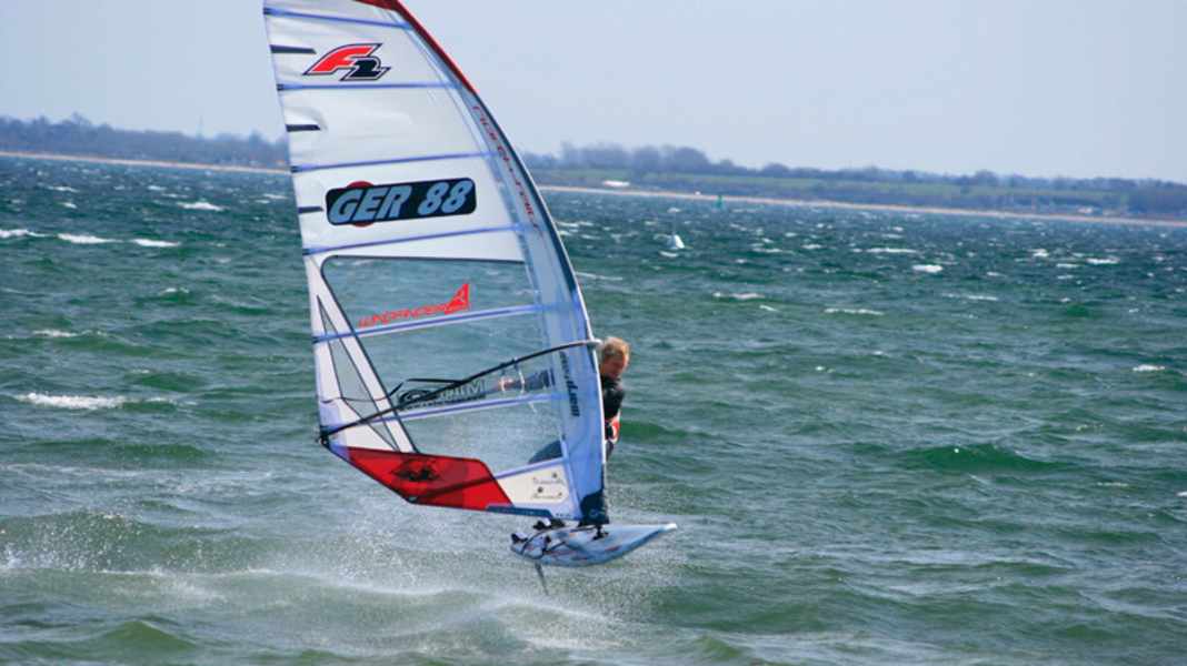 What does Gunnar Asmussen do?