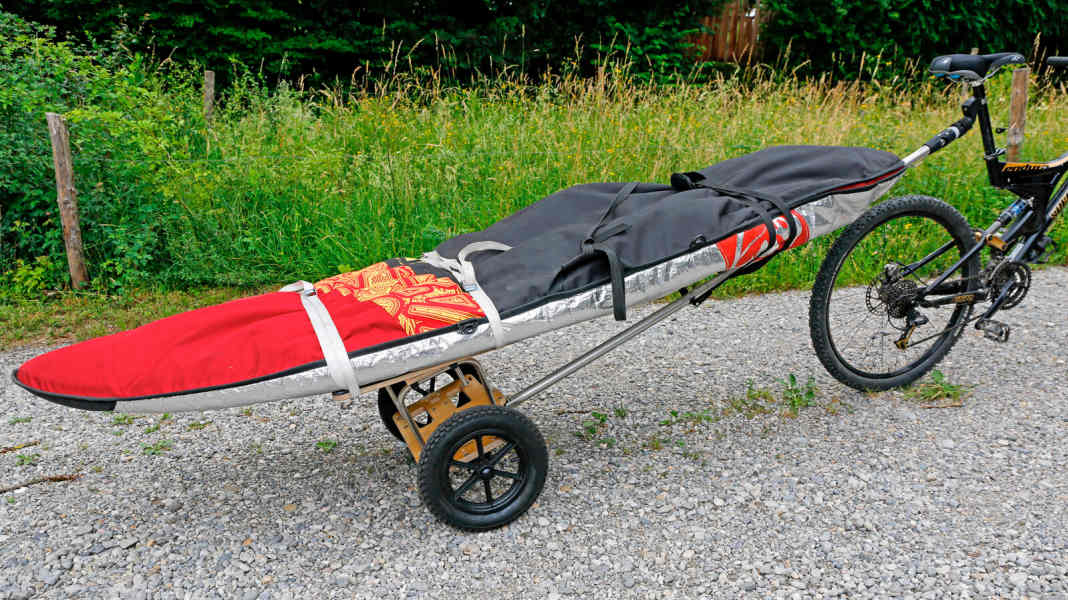 Hinterher: Anhänger für den Boardtransport