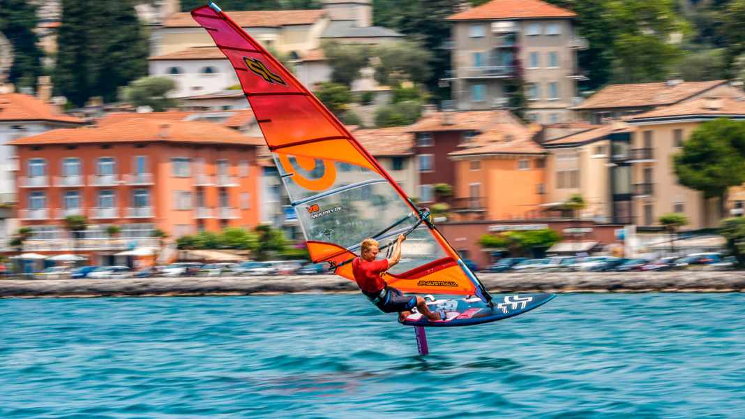 Windsurfing technique: Foil windsurfing