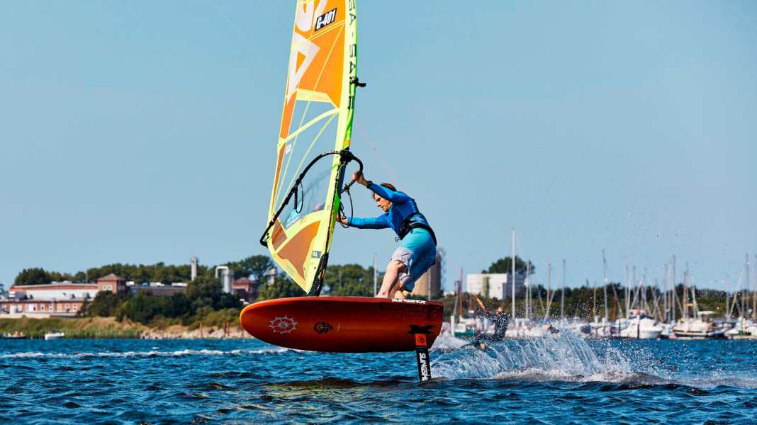 Video tutorial - how to jibe a foil while windsurfing