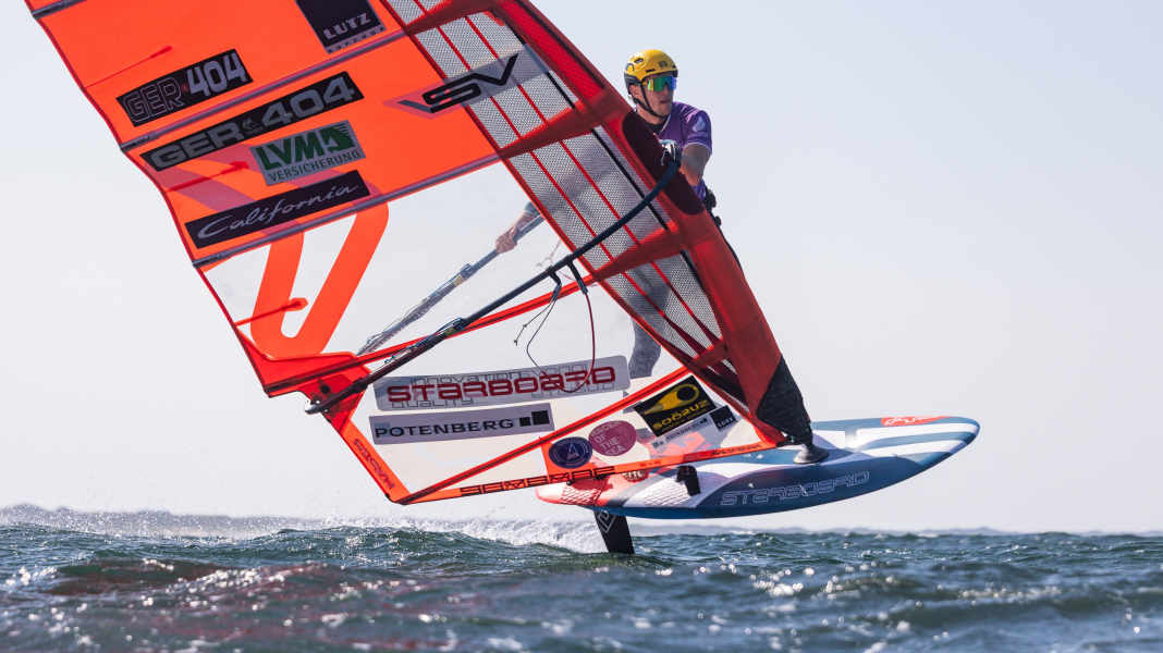 For racers and regatta newcomers: Fabian Wolf as coach at the GWA winter training camp in Soma Bay