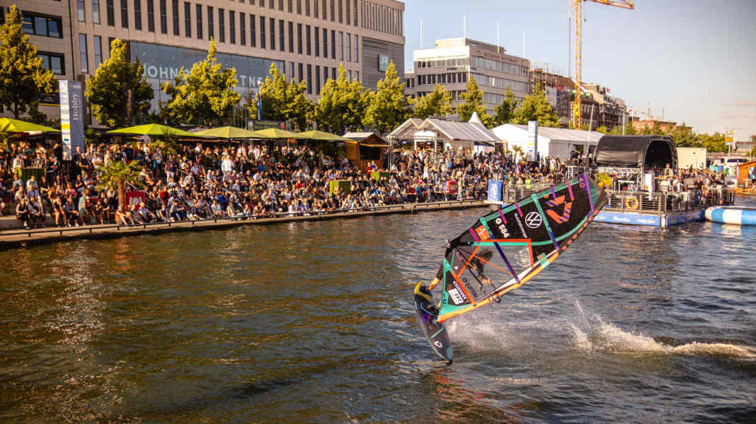 Kieler Woche: Freestyle in the boat harbour, iQFoil and wings in stone