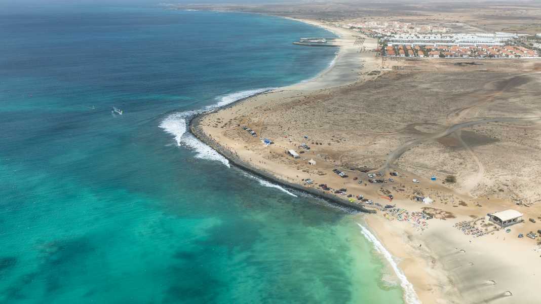 Camp für Einsteiger 2/2025: Wingen oder Windsurfen lernen auf den Kapverden
