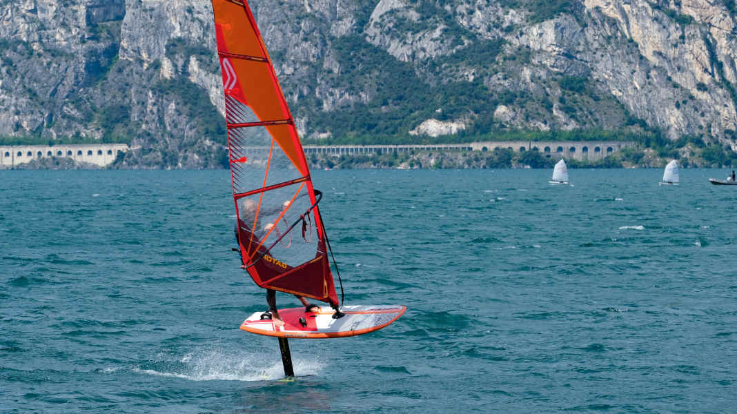 Windfoil, Wing, SUP: Crossoverboard Naish Hover in test