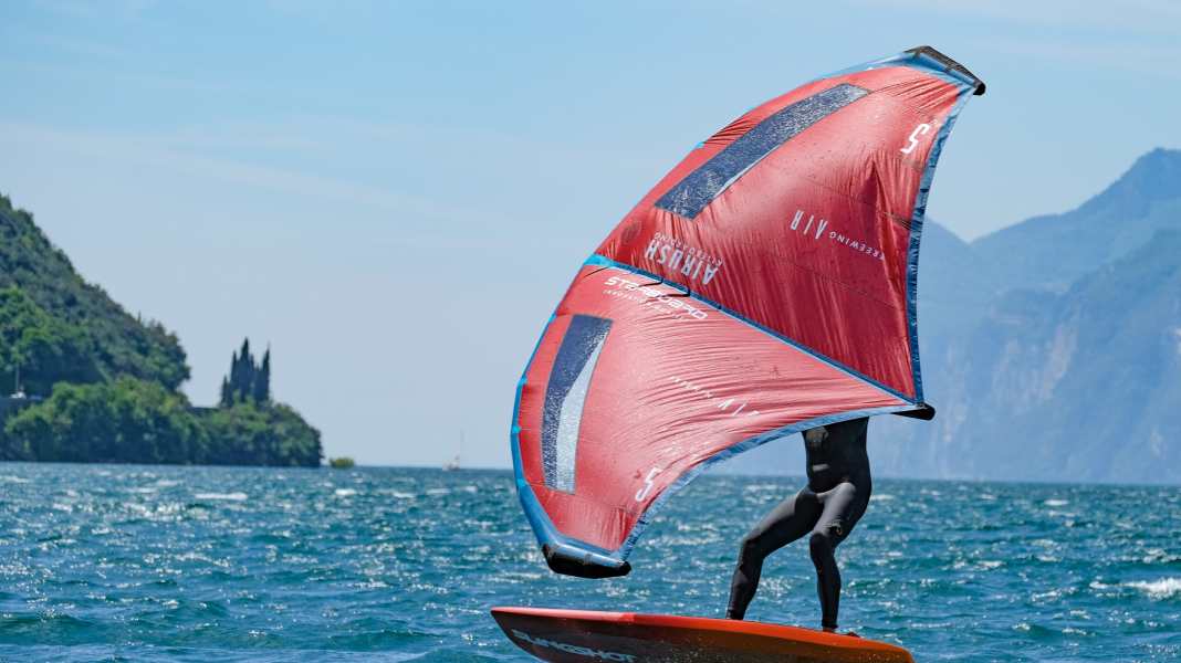 Windfoil, Wing, SUP: Crossoverboard Slingshot Shred Sled in test