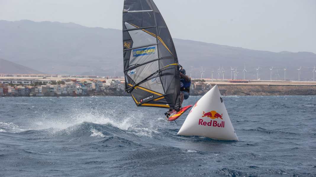 PWA World Cup: Finn and foil separated again in 2024 - Finn slalom with beach start and obstacles