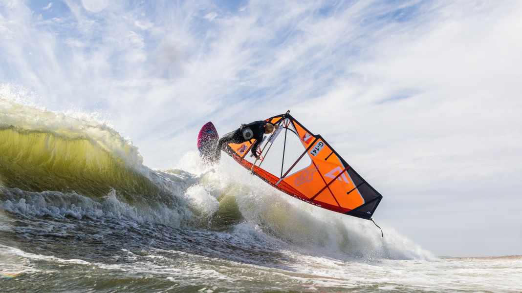 Halsen & Waveriding: Windsurf-Camps mit Nick Spangenberg in Hvide Sande