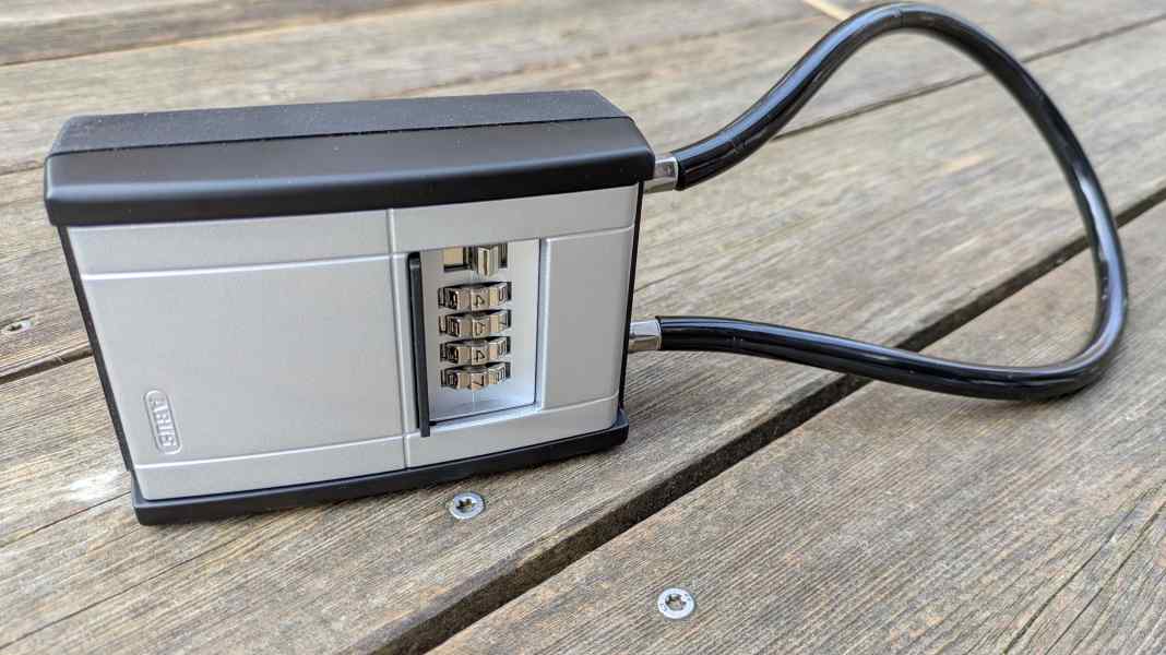 surf Advent calendar 2025: Door 10: A key safe from Abus