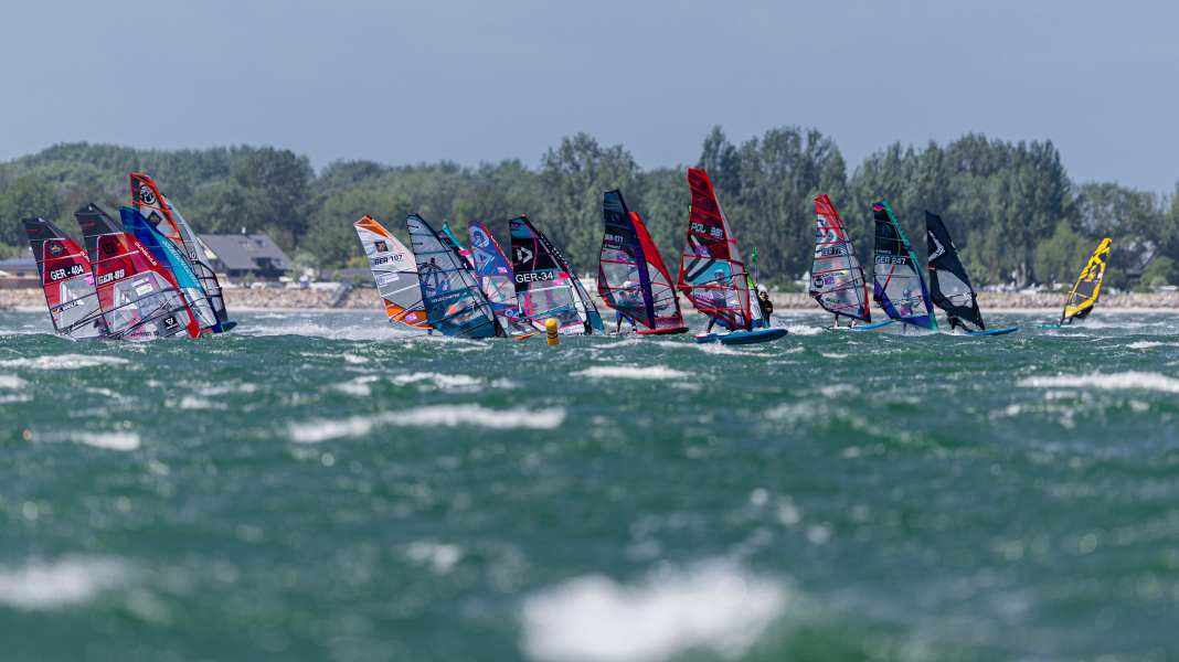 Jedermann-Regatta: Racer of the Sea geht in Kellenhusen an den Start - mit Wave-Alarm!