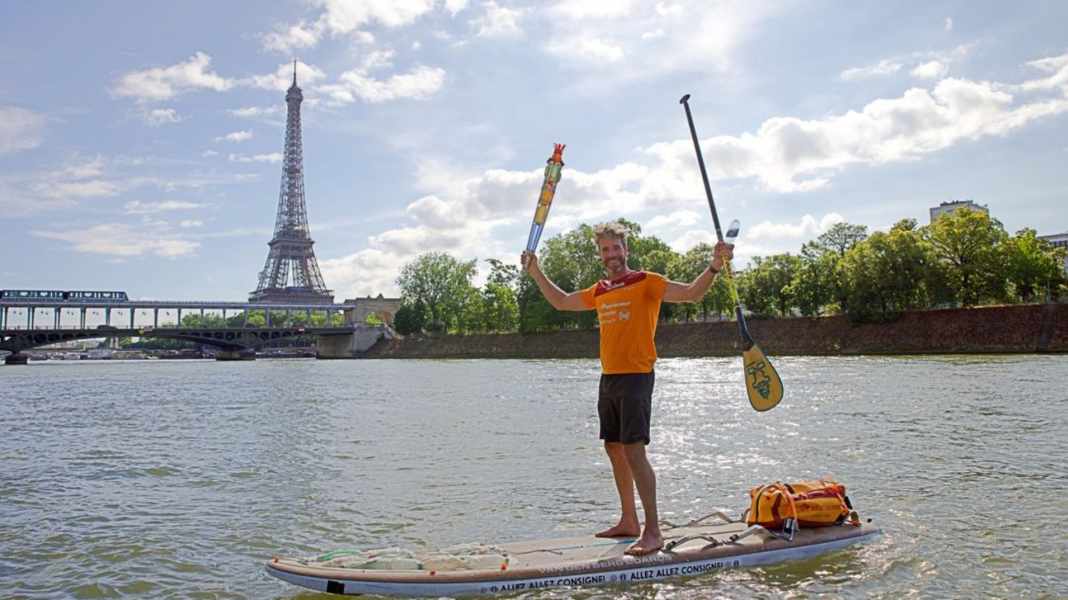 From London to Paris: the "Plastic Soup Surfer" has arrived at the Eiffel Tower