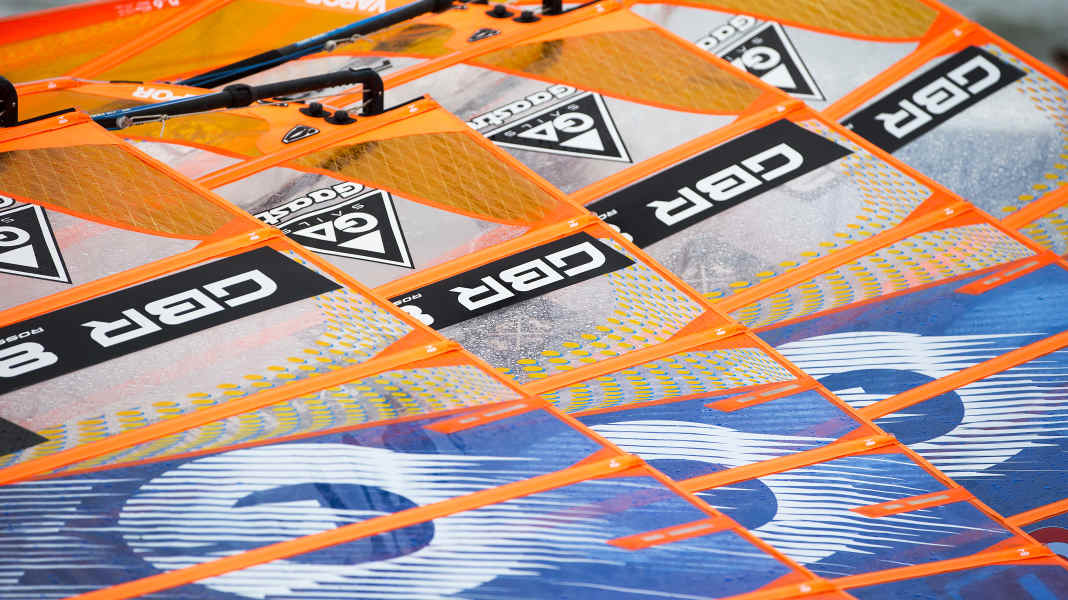 Basics: Wie bekommt man eine Segelnummer im Windsurfen?