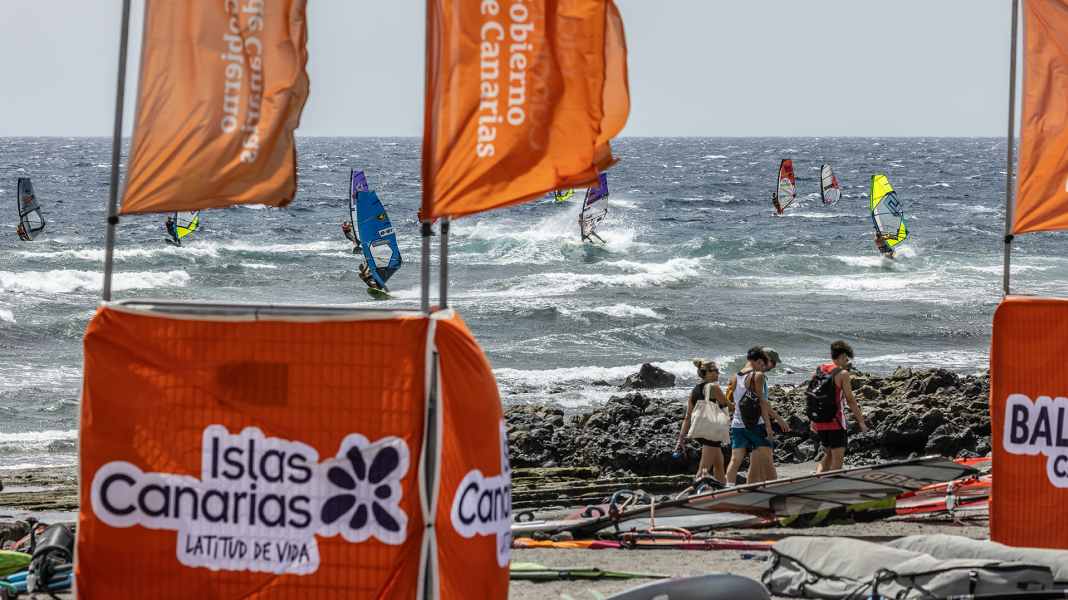 WWT/PWA World Cup Teneriffa: Starkwind! Live-Action aus El Medano