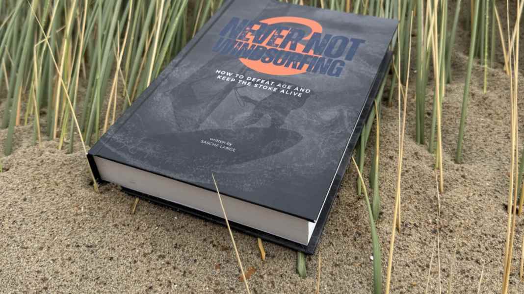 surf Adventskalender 2025: Türchen 20: Buch “Never Not Windsurfing” von Sascha Lange