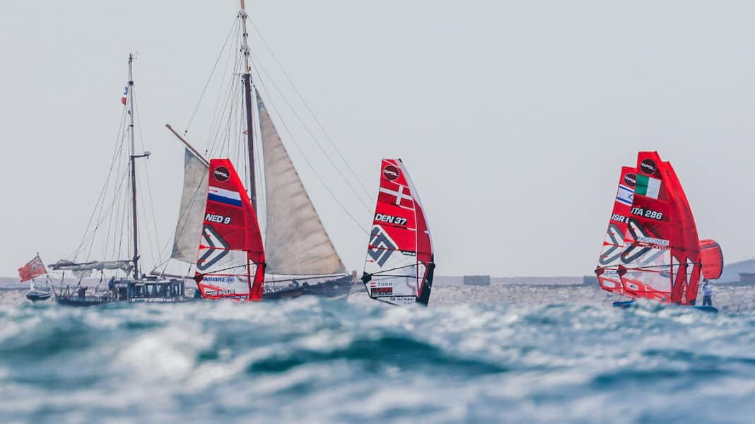 iQFOiL-WM in Weymouth: Tamar Steinberg und Luuc van Opzeeland sind iQFOiL-Weltmeister