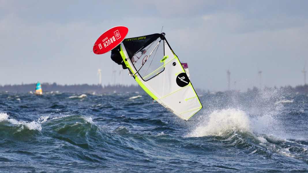 New platform "Waterfreaks" sells break boards and flight sails