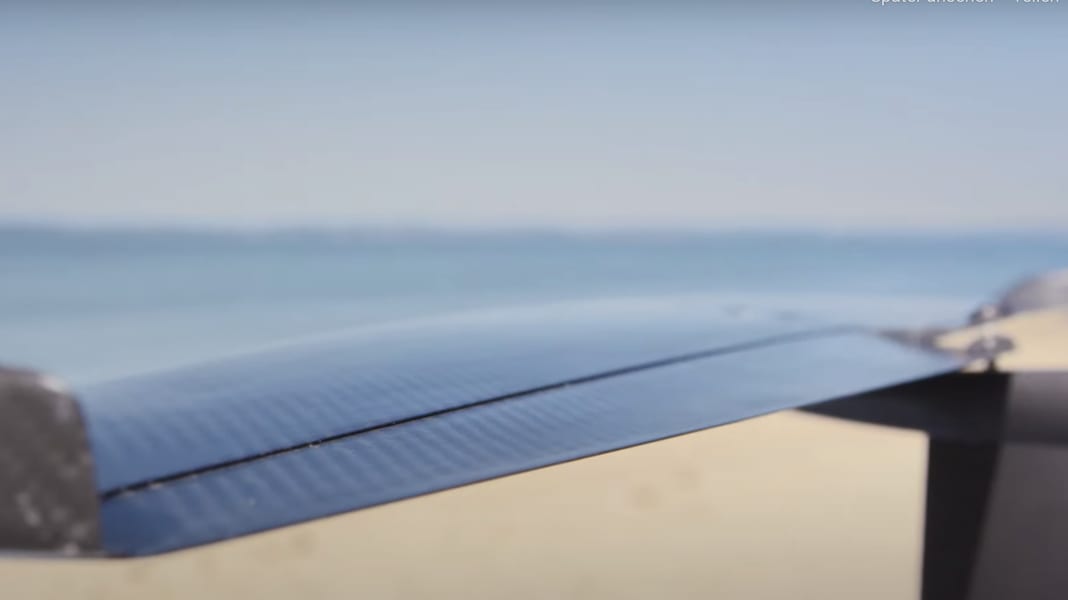 Taaroa iUp - is the foil coming with autopilot?
