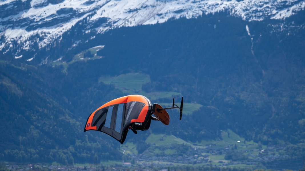Pure gold - Balz Müller whirls in the Swiss winter storm
