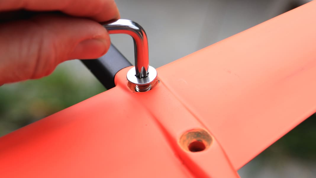 Wingsurf Tipps & Tricks: Darum solltest du die Foil-Schrauben fetten