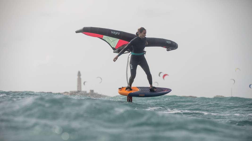 “Rollenbilder von gestern” – Interview mit Wingsurf-Weltmeisterin Olivia Piana
