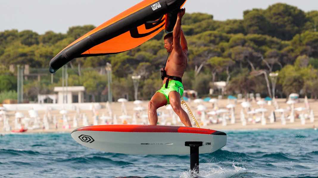 Wingsurfing & windfoiling - test of the I-99 Volare crossover board