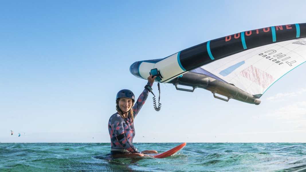 Head protection for wingfoiling and windsurfing: The perfect helmet for water sports enthusiasts - 19 models tested