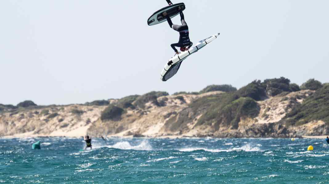 GWA Wingfoil Worldcup Tarifa: Xavi Corr wins, Paula Novotna is world champion