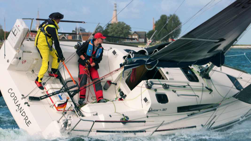 Seamanship: Reefing the mainsail - is it better to furl or lay?