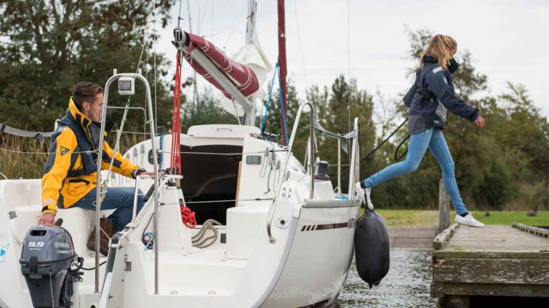 Maintenir le bateau à distance : comment éviter les erreurs dangereuses lors de l'accostage